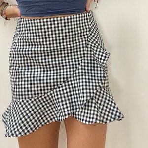 patterned mini skirt